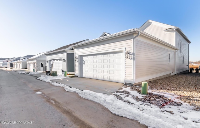 view of front facade with a garage