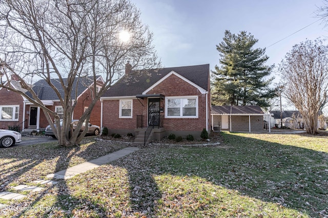 view of front of home featuring a front yard