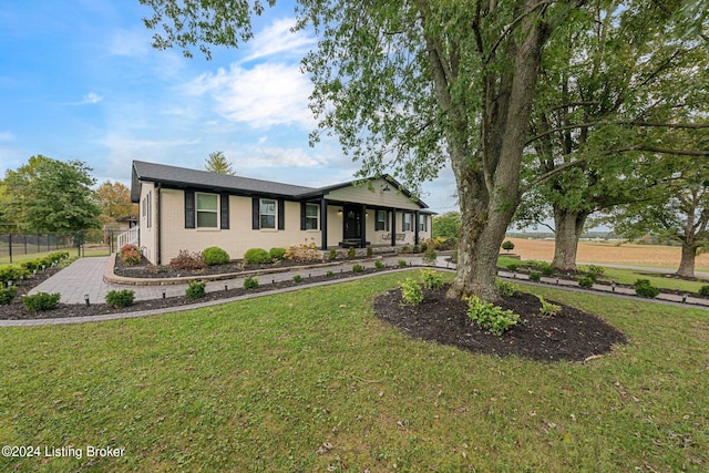 view of front of home with a front lawn