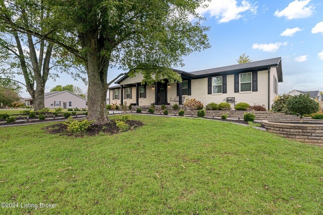 view of front of property with a front lawn