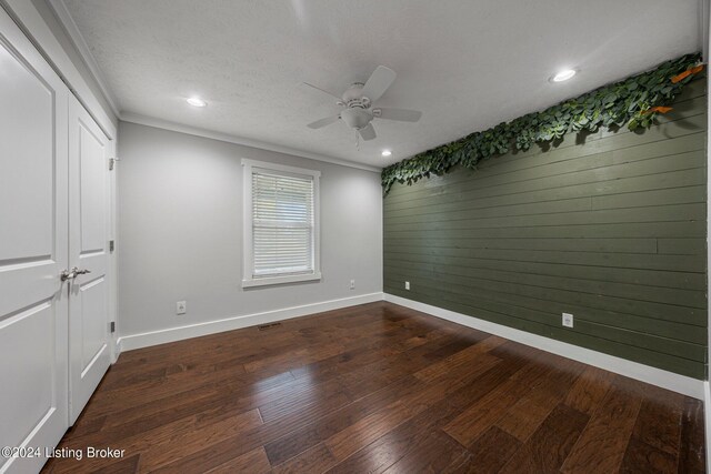 unfurnished room with a textured ceiling, ornamental molding, dark hardwood / wood-style flooring, and ceiling fan