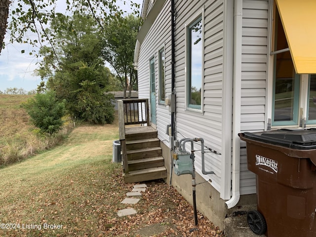 8910 Main St, Campbellsburg, KY 40011 - view of side of property with a yard