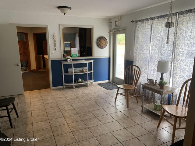 sitting room with tile patterned flooring