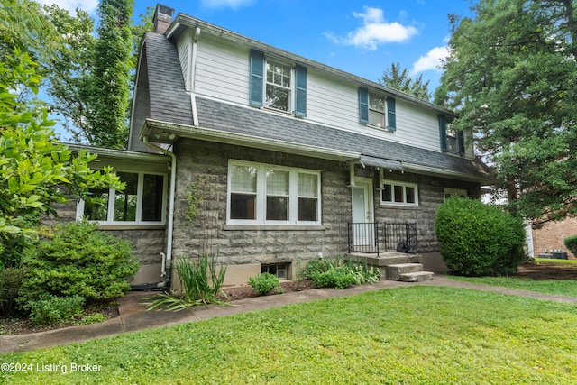 view of front of house featuring a front yard