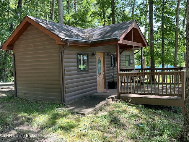 view of outbuilding