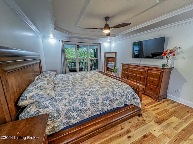 bedroom featuring access to outside, light hardwood / wood-style flooring, crown molding, and ceiling fan