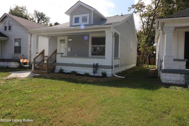 bungalow featuring a front yard