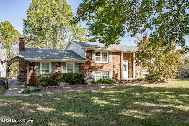 view of front of house featuring a front yard