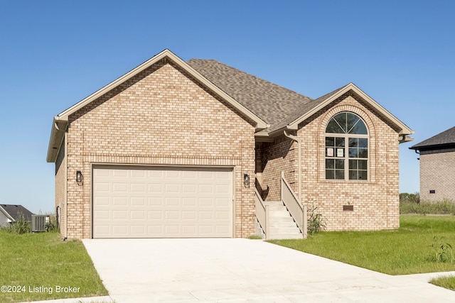 view of front of property featuring cooling unit, a front lawn, and a garage