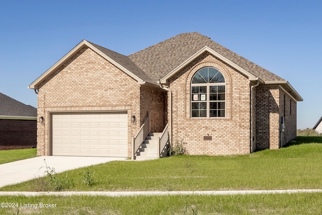 view of front of home featuring a front lawn and a garage