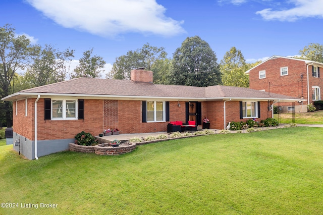 view of front of house featuring a front lawn