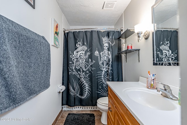 bathroom featuring a shower with curtain, a textured ceiling, vanity, and toilet