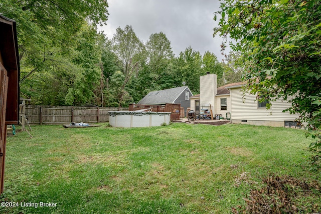 view of yard with a covered pool