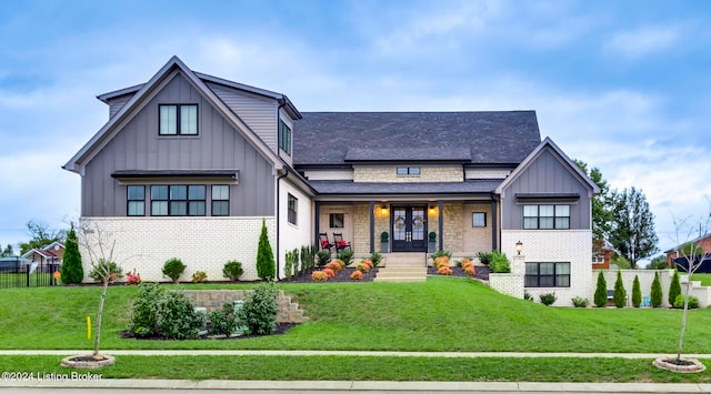 view of front of property featuring covered porch and a front lawn