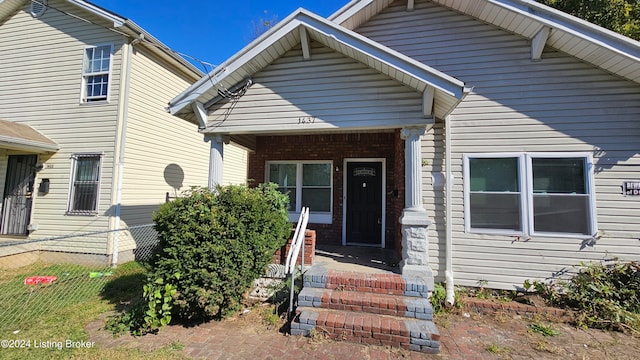 view of front facade with covered porch