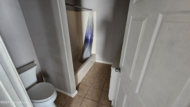 bathroom featuring tile patterned floors, a shower with curtain, and toilet