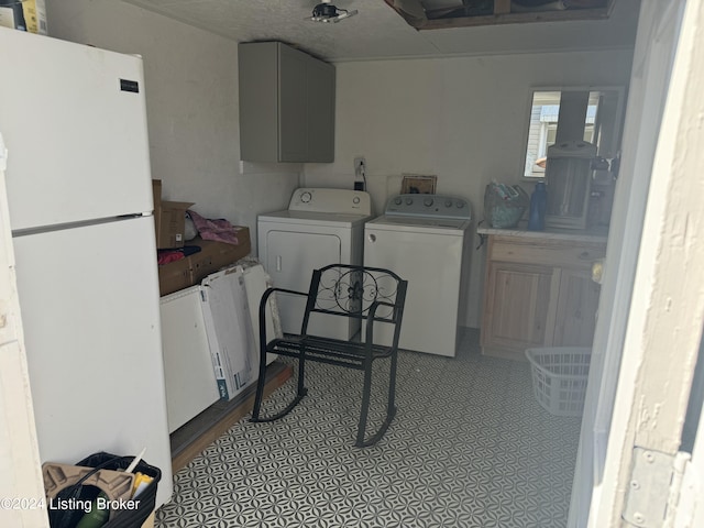 laundry room featuring cabinets and independent washer and dryer