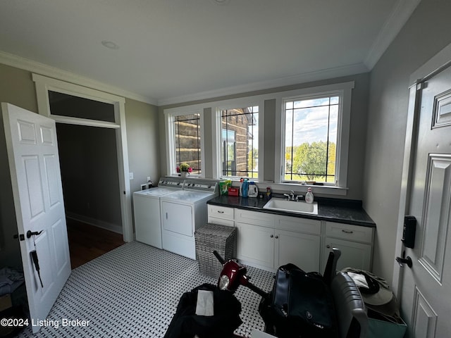 laundry room featuring cabinets, independent washer and dryer, ornamental molding, and sink