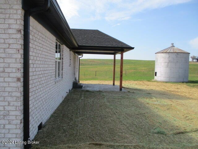 view of yard with a rural view