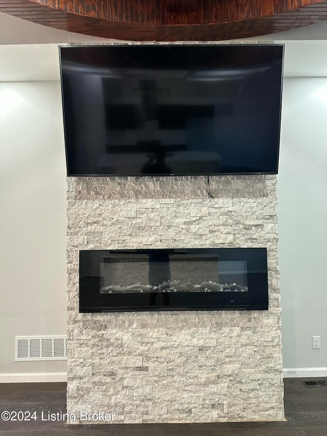 room details featuring a fireplace and hardwood / wood-style floors