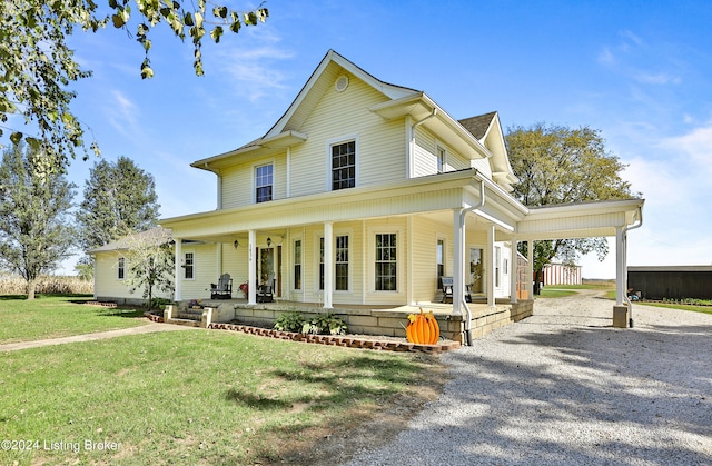 farmhouse-style home featuring a porch and a front yard