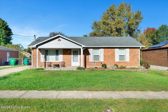 single story home with a front yard