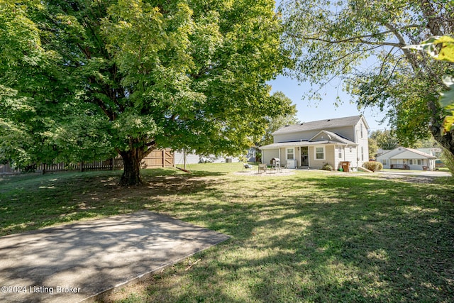 view of yard with a garage