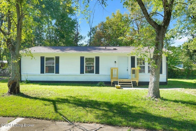 single story home with a front yard