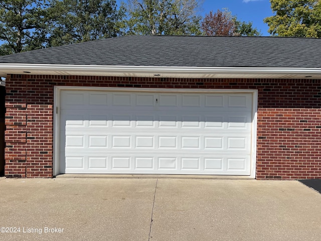 141 Chase Way, Elizabethtown, KY 42701 - view of garage
