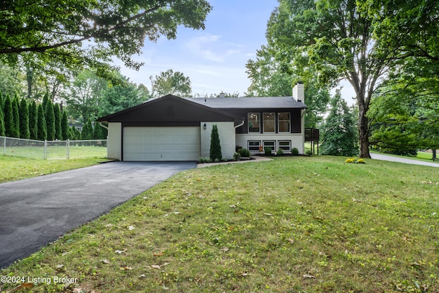 view of front facade featuring a front yard and a garage