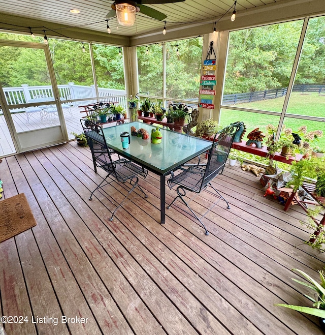 sunroom / solarium with ceiling fan