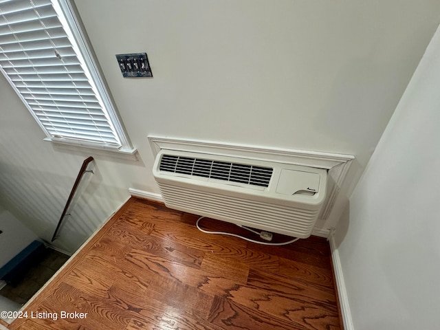 room details featuring hardwood / wood-style flooring