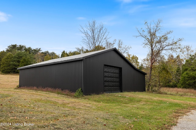 view of outdoor structure with a yard