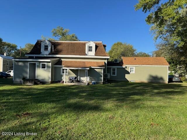 back of house featuring a lawn