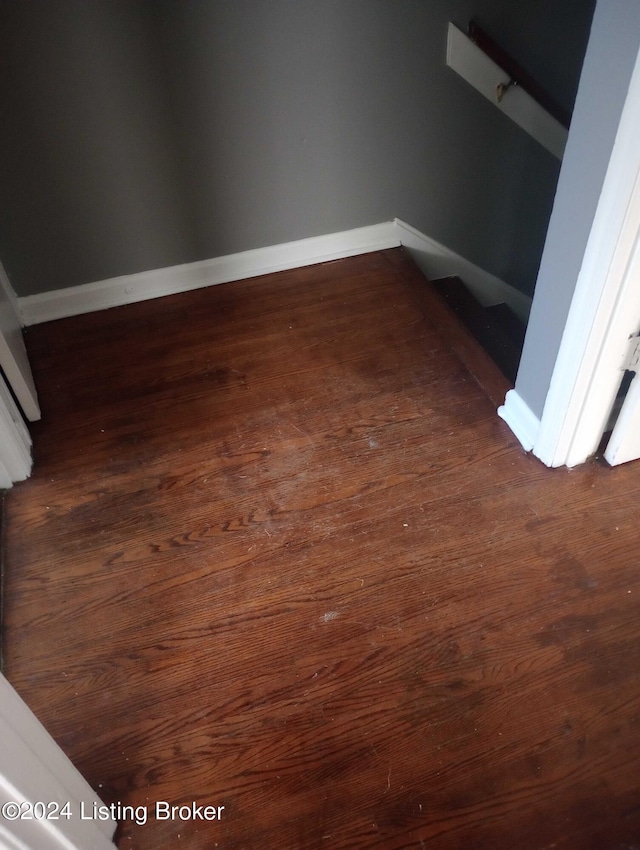 details featuring hardwood / wood-style flooring