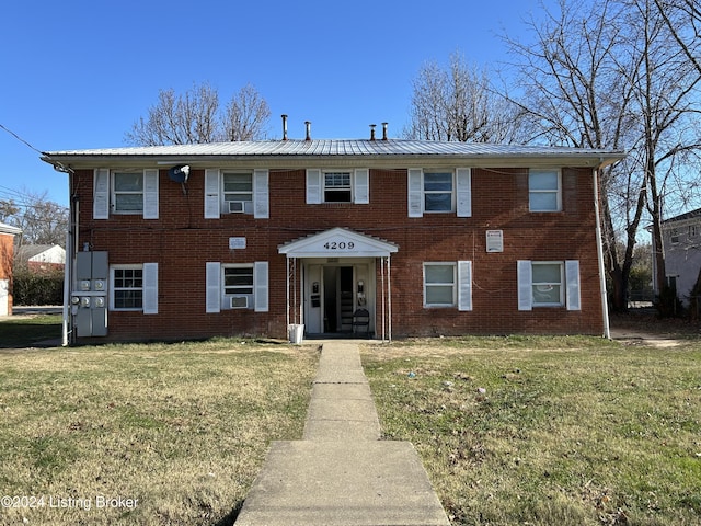 view of front of property with a front yard