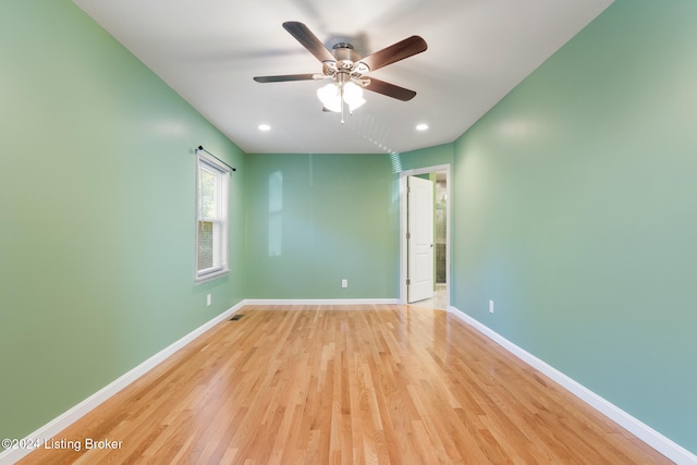 unfurnished room featuring light wood-type flooring and ceiling fan