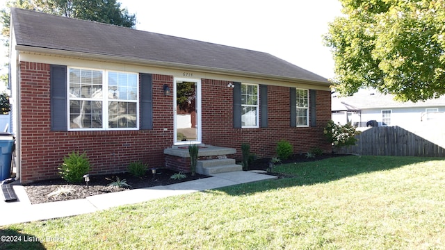 view of front facade with a front lawn