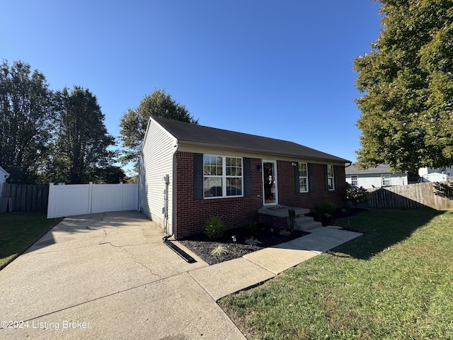 bungalow featuring a front yard