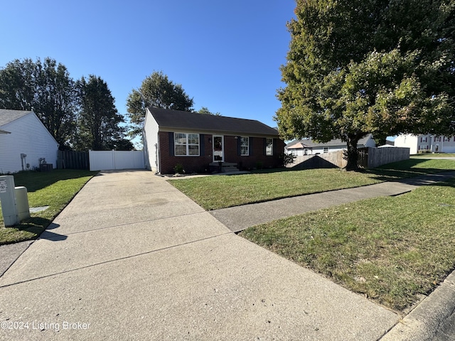 view of front of house featuring a front yard