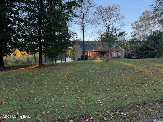 view of front of house with a front lawn