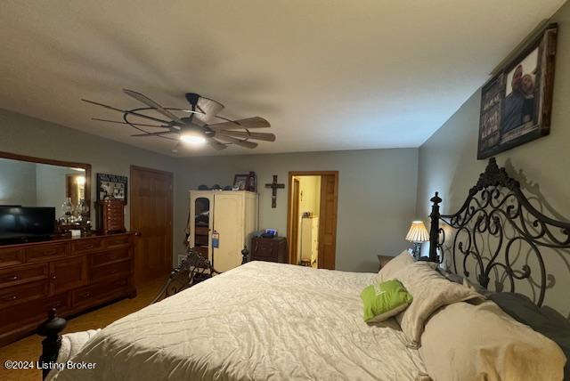 bedroom featuring a ceiling fan