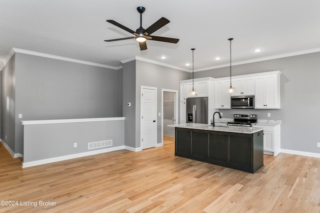 kitchen featuring an island with sink, crown molding, white cabinetry, appliances with stainless steel finishes, and light hardwood / wood-style floors