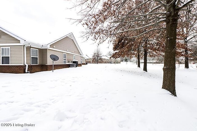 view of yard layered in snow