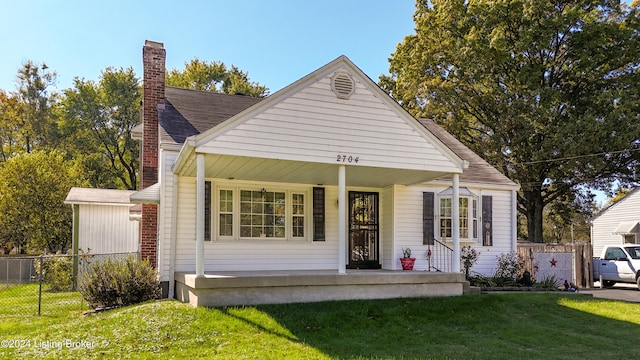 view of front facade with a front yard