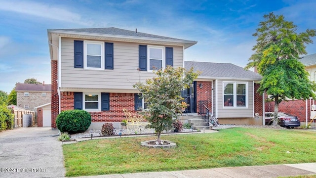 view of front of home featuring a front lawn