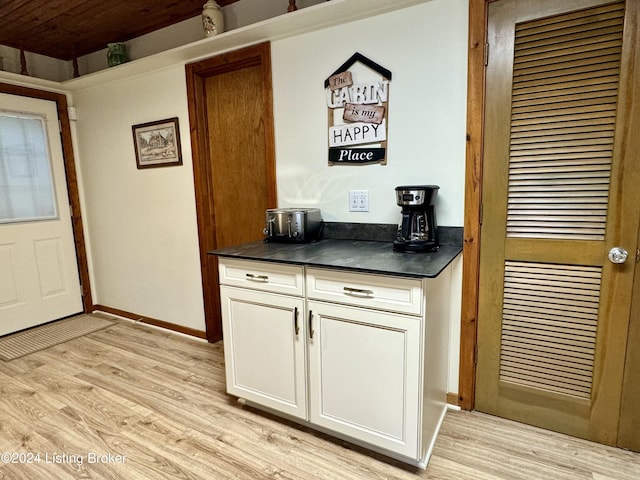 308 Oak Rd, Falls Of Rough, KY 40119 - bar area featuring light wood-type flooring and baseboards