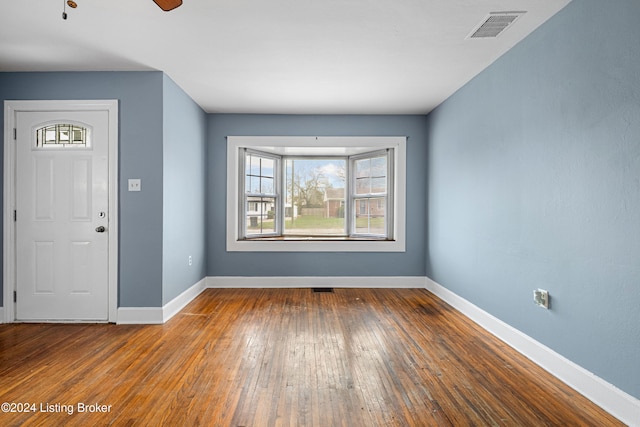 entrance foyer with ceiling fan and dark wood-type flooring