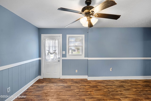 entrance foyer with a textured ceiling, dark hardwood / wood-style flooring, and ceiling fan