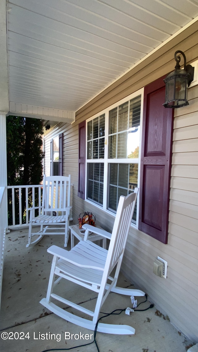 view of patio / terrace with covered porch